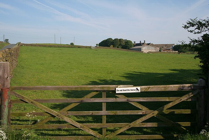 File:Gate near Tarn House - geograph.org.uk - 835913.jpg