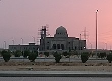 Үлкен мешіттің құрылысы Бахрия қаласы Карачи (кесілген) .JPG