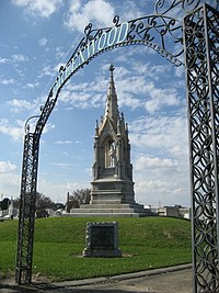 Greenwood Cemetery GreenwoodCem12Nov07ArchGateFireman.jpg