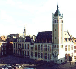 radnice na náměstí v Roeselare
