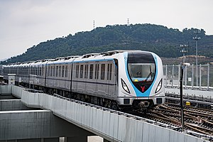 21号線のB8形電車 山田駅にて