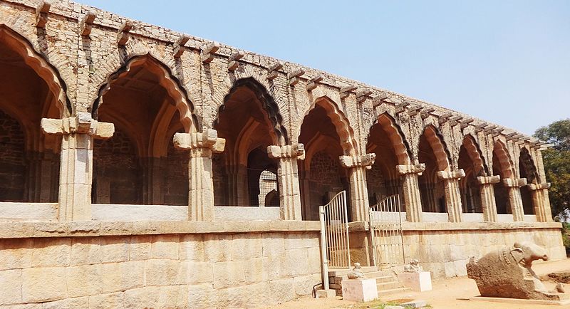 File:Guards House close to Elephant Stable - Side view.jpg