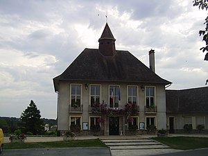 Hôtel de ville de Magnac-Laval.JPG