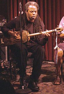 Hassan Hakmoun performs on Jam Night at the Ottawa Jazz Festival in 2003.