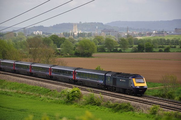 A First Great Western InterCity 125 leaves Gloucester for South Wales