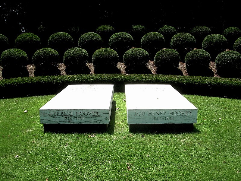 File:Herbert Hoover-Gravesite.jpg