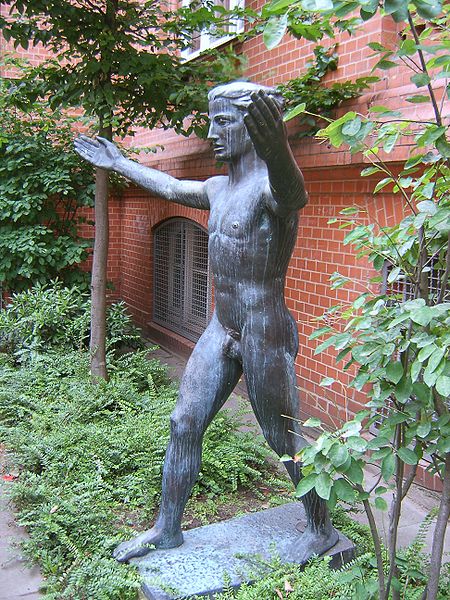 File:Hh-schulmuseum-sculptur.jpg