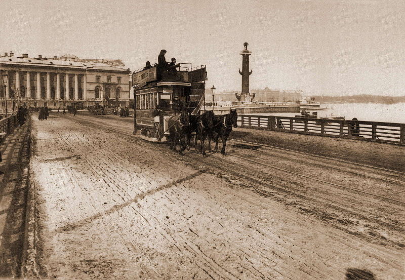 File:HorsetramSPbDvortsovyBridge1905-1906.jpeg