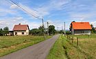 Čeština: Postranní silnice v Dolním Sedle, části Hrádku nad Nisou. V pozadí sídliště Liberecká v Hrádku nad Nisou. English: Side street in Dolní Sedlo, part of Hrádek nad Nisou, Czech Republic.