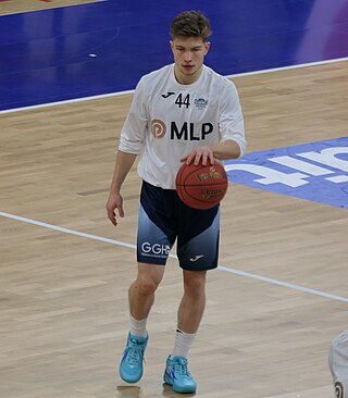 <span class="mw-page-title-main">Bennet Hundt</span> German basketball player