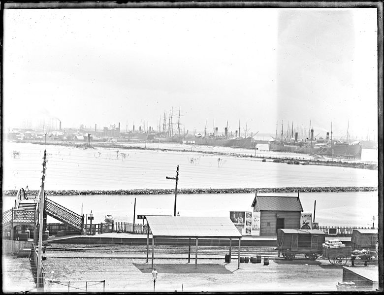 File:Inner Basin (from Honeysuckle Station), Newcastle, NSW, April 1910.jpg