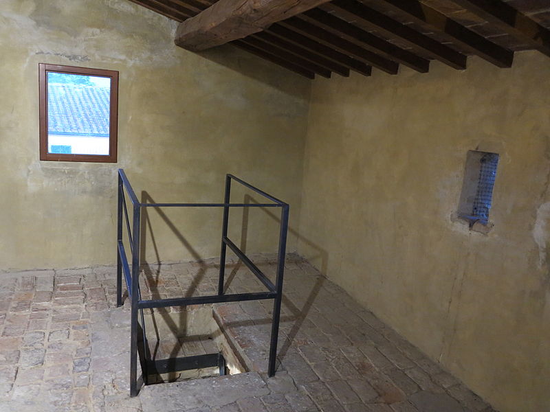 File:Interno Torre di San Matteo, Montopoli (1).JPG