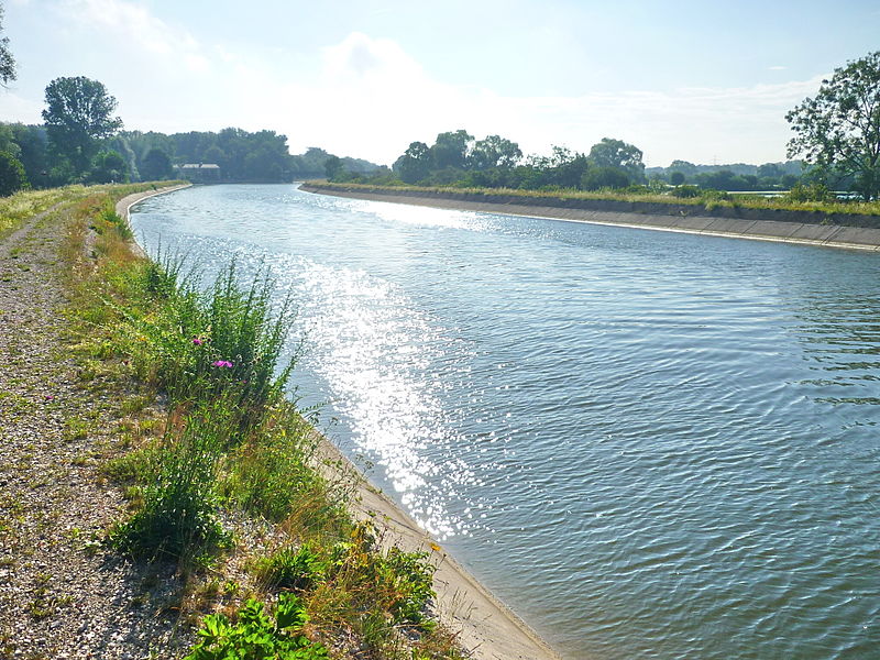 File:Ismaning (Speichersee, 04.06.11).jpg