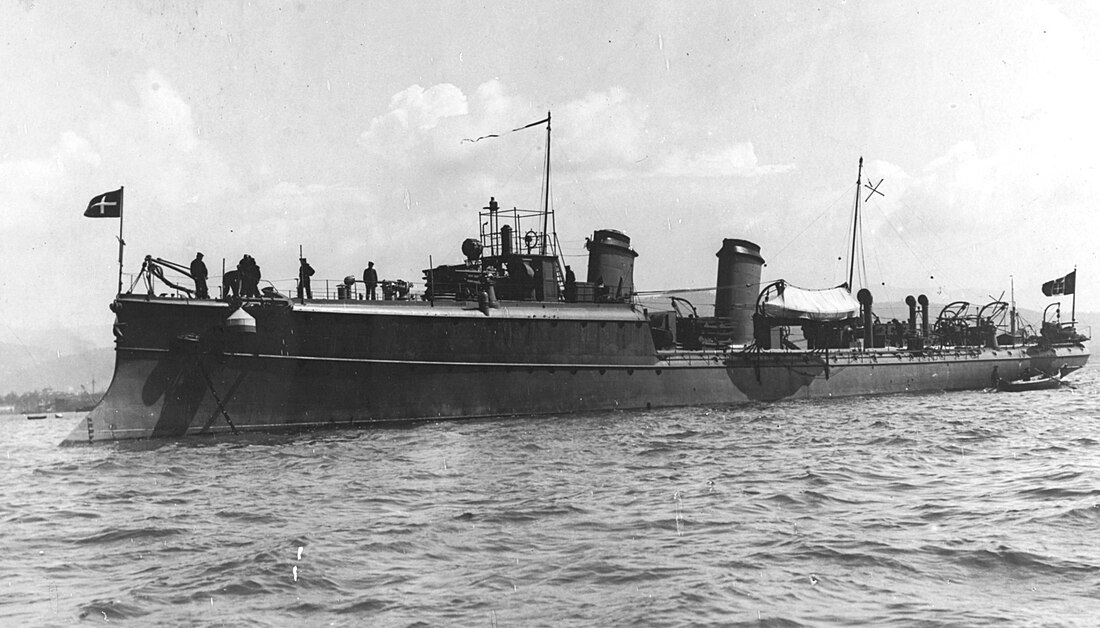 File:Italian cruiser Tripoli, post modernization.jpg