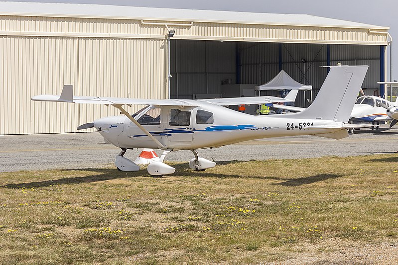 File:Jabiru J230D (24-5331) at Wagga Wagga Airport (1).jpg