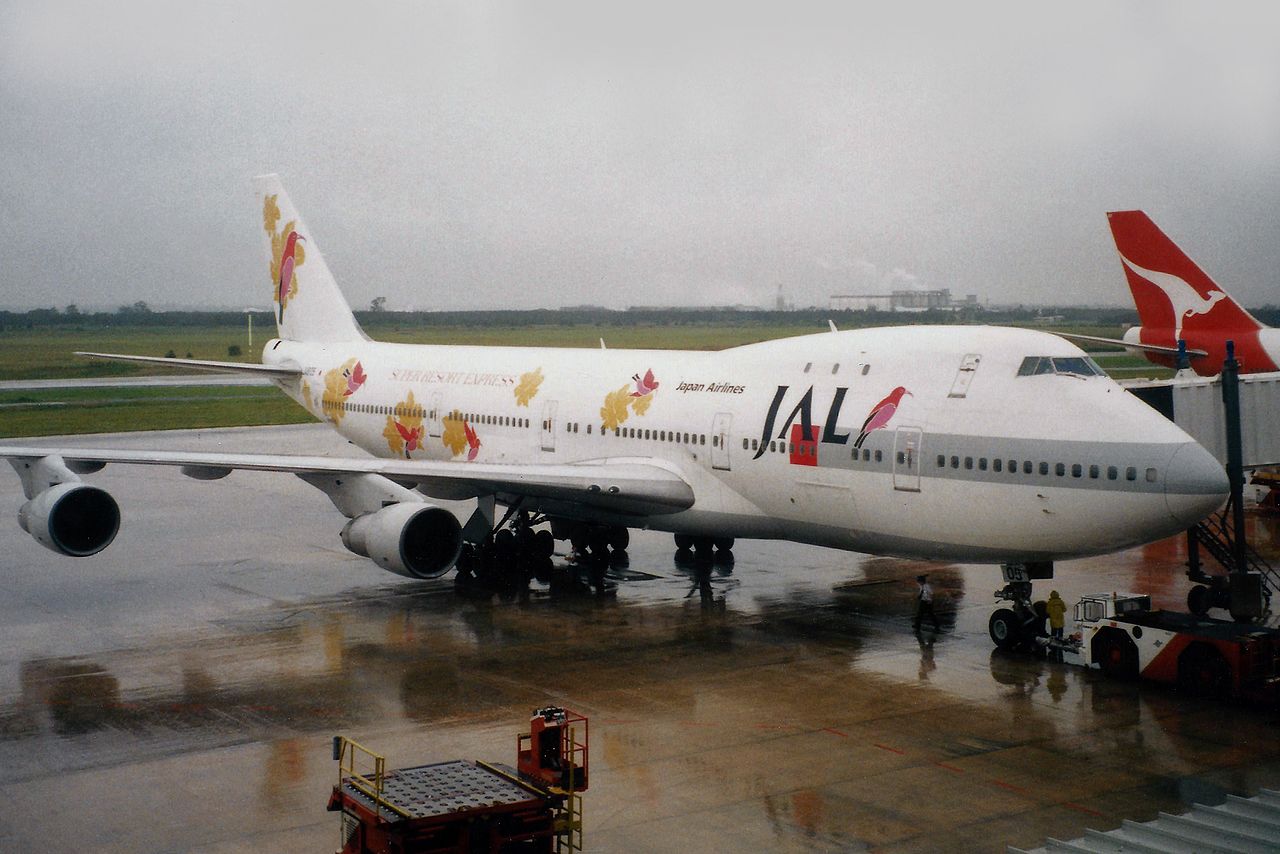 File:Japan Airlines - JAL Super Resort Express Boeing 747-246B JA8105  (23702467692).jpg - Wikimedia Commons