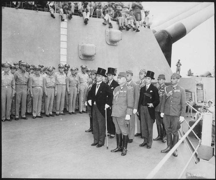 File:Japanese surrender signatories arrive aboard the USS MISSOURI in Tokyo Bay to participate in surrender ceremonies. - NARA - 531311.tif