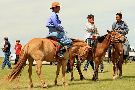 Tập_tin:Jeźdźcy_na_stepie_na_lokalnym_festiwalu_Naadam_(05).jpg