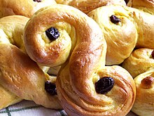 Lussekatter ready for serving, here with raisins Julgalt.jpg