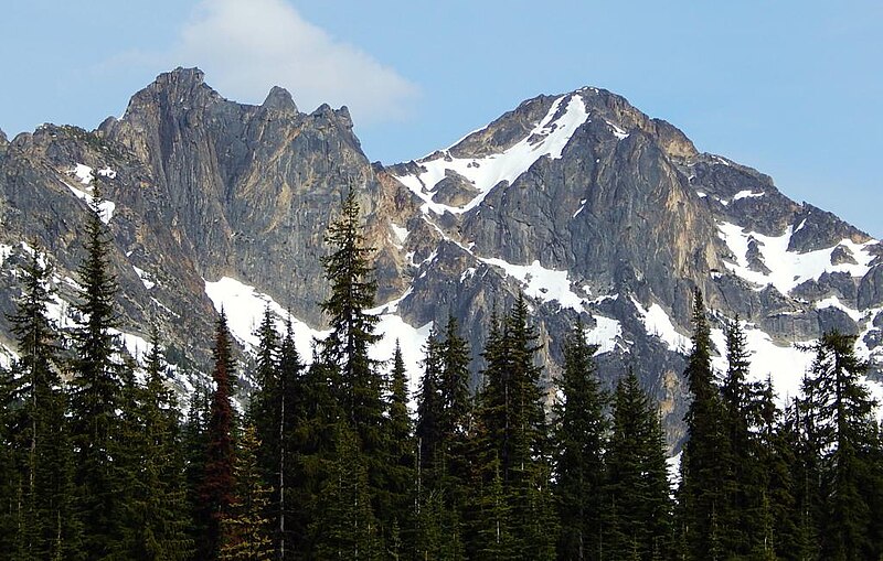 File:Kangaroo Ridge Half Moon and Wallaby Peak.jpg