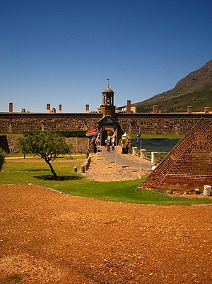 Kasteel Die Goeie Hoop: Gebou, Die Kasteel as middelpunt van die Kaapse samelewing, Simboliek