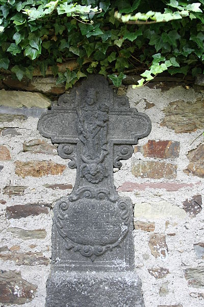 File:Kell (Brohltal) Grabkreuz413.jpg