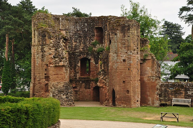 File:Kenilworth Castle (9826).jpg