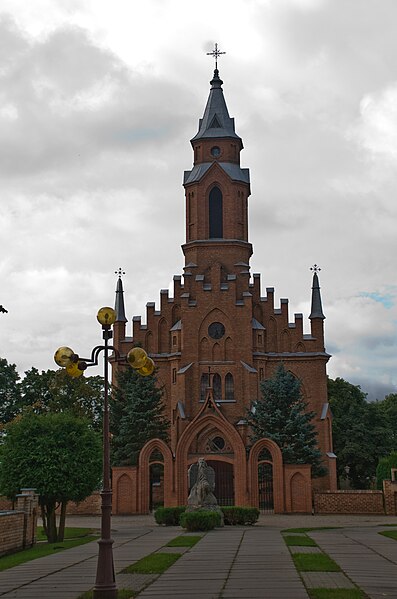 File:Kernavė church front.jpg