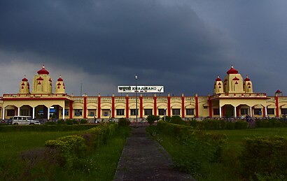 Khajuraho railway station by Pushpa C R.jpg