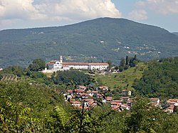 pogled na Pristavu; iznad franjevački samostan "Kostanjevica"