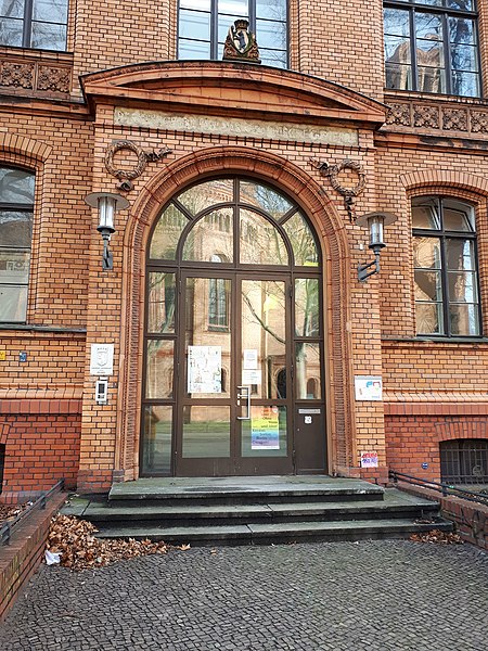 File:Kreuzberg Mariannenplatz Nürtingen-Grundschule-002.jpg