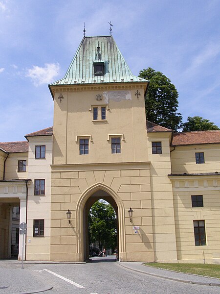 File:Kroměříž, Mlýnská brána.jpg