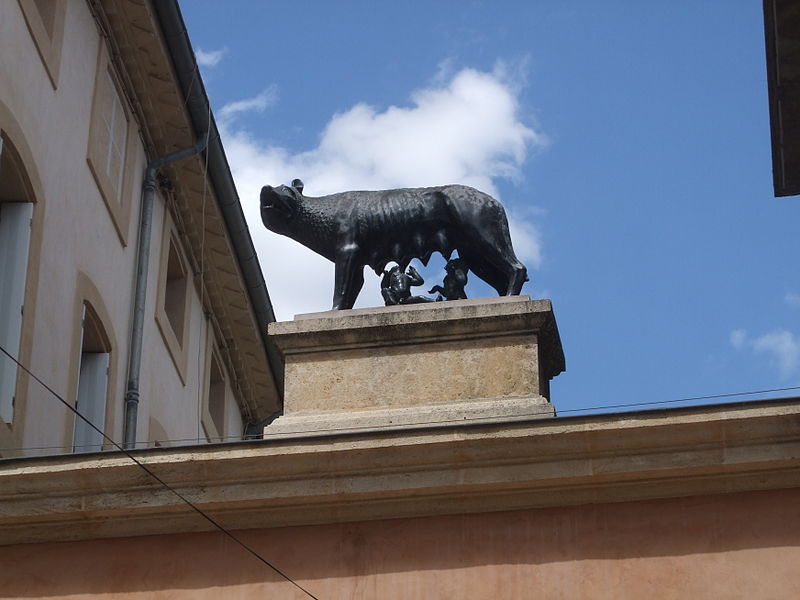 File:La Louve Romaine à Narbonne.jpg