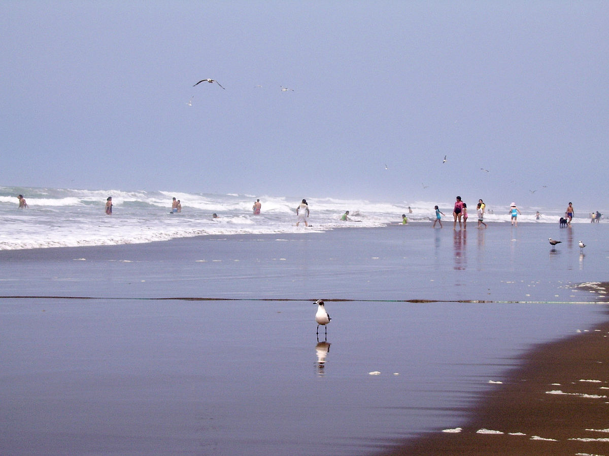 PLAYA PUNTA DE BOMBÓN MOQUEGUA PERÚ