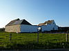 Gevels en daken van de vijfhoek gevormd door de gebouwen van de boerderij van Ponty en het ansemble van de boerderij en de omliggende terreinen