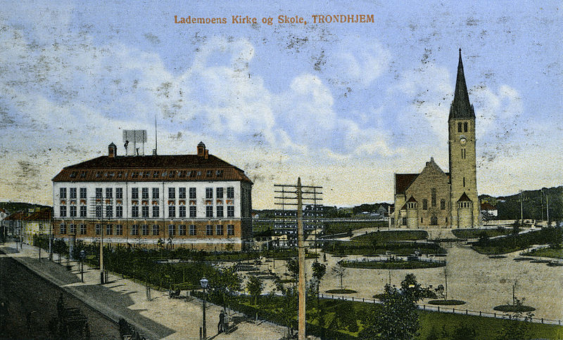 File:Lademoen Kirke og Skole (ca. 1915).jpg