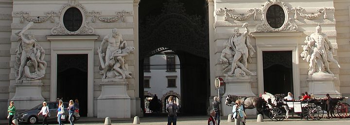 Michaelerplatz, Michaelertor outer side