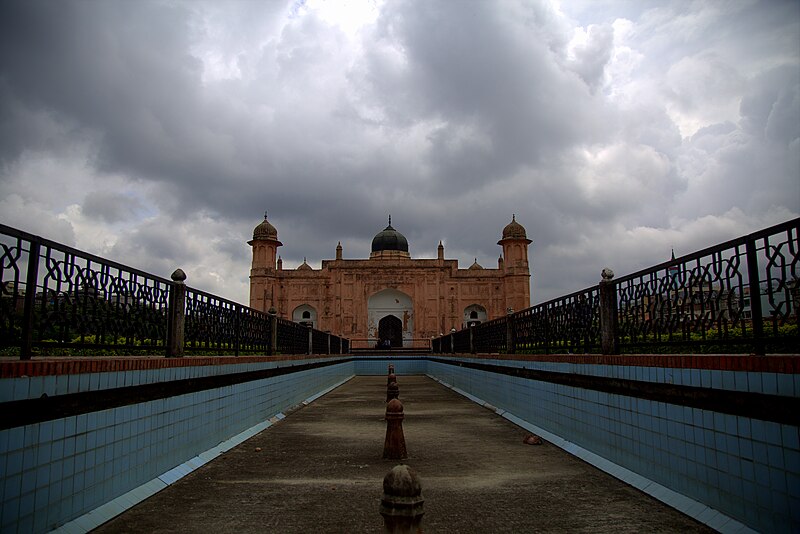 File:Lalbagh Kella (Lalbagh Fort) in cloudy weather, May 2016 2.jpg
