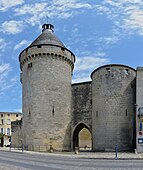 Porte et tour du port.