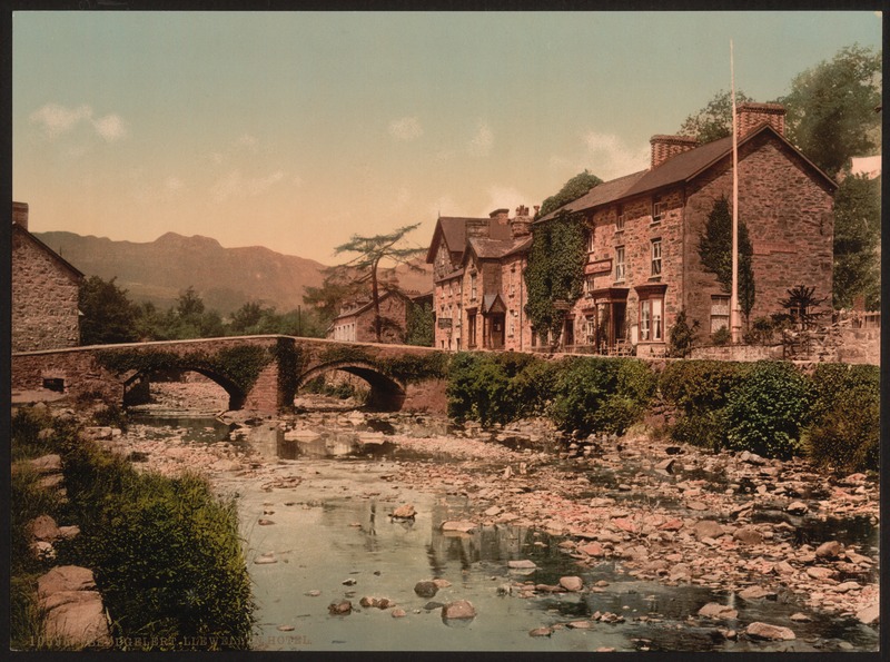 File:Llewellyn Hotel, Beddgelert, Wales-LCCN2001703429.tif