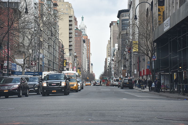 File:Looking east on 14th Street at 7th Avenue in Manhattan.JPG