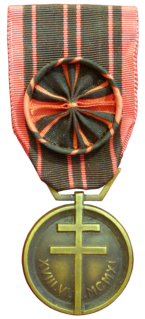 The Resistance medal with rosette (obverse). The red stripes in this sample have faded to a lighter color due to the passage of time.