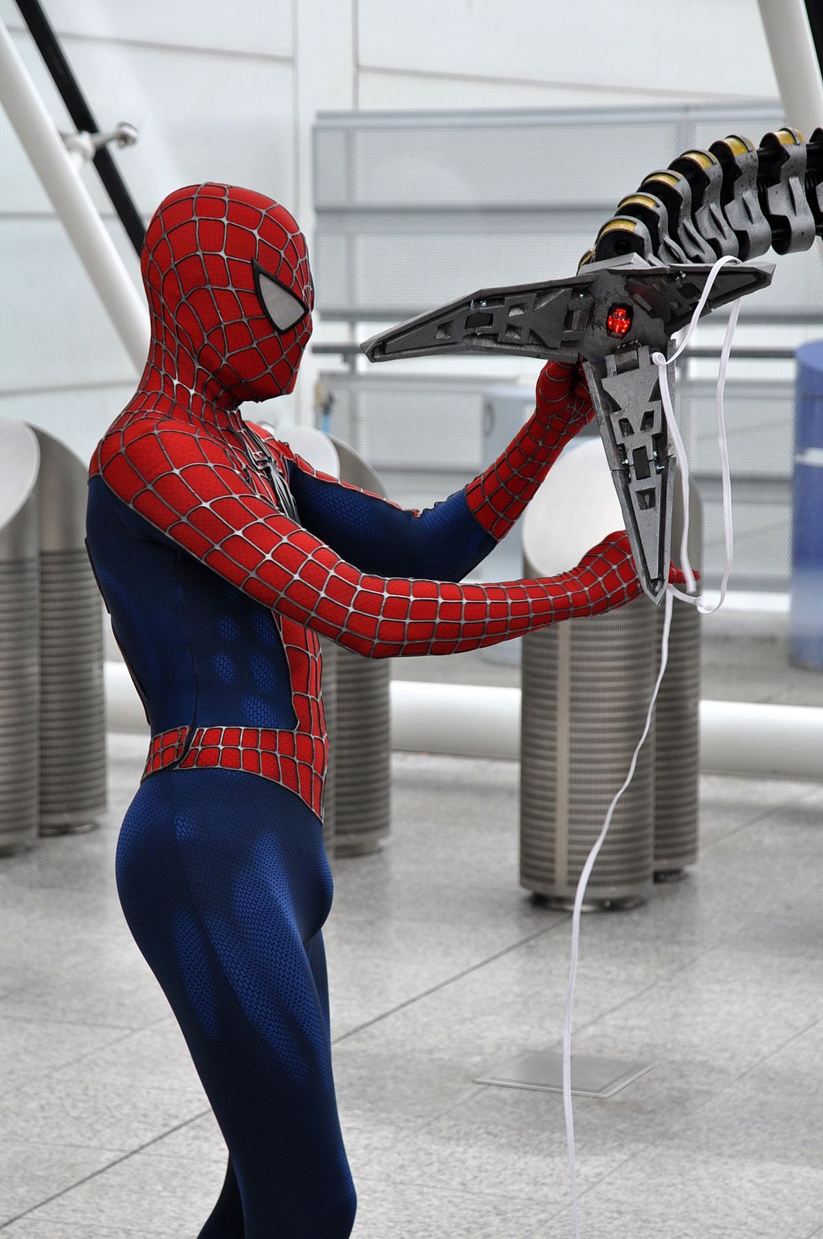 File:MCM 2013 - Spider-Man vs Doctor Octopus (8978130281).jpg - Wikipedia