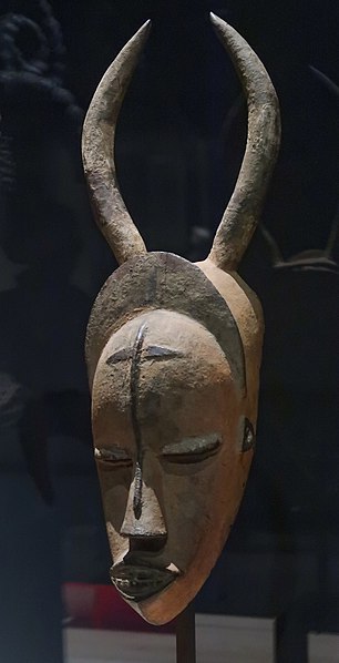 File:Mask. Nigeria, Niger Delta, Urhobo population. Musée des Confluences.jpg