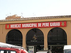 Edificio del Mercado de Pedro Garau situado en el barrio homónimo, en el distrito Levante.