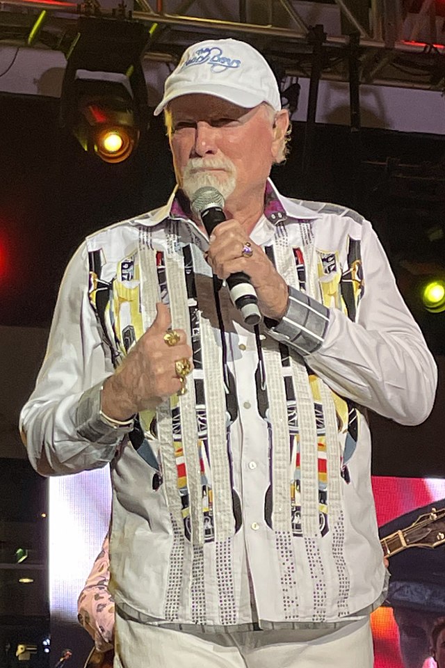 Mike Love - Wikipedia