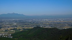 金御岳より望む都城市街地 左側は高千穂峰