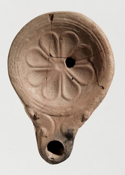 File:Moulded roman lamp from Soli.tif