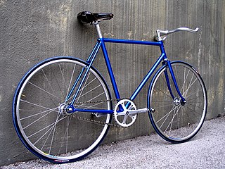 <span class="mw-page-title-main">Fixed-gear bicycle</span> Bicycle that has a drivetrain with no freewheel mechanism