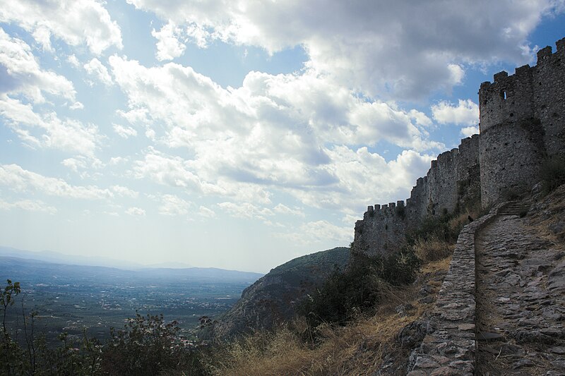 File:Muraille de Mystra.jpg